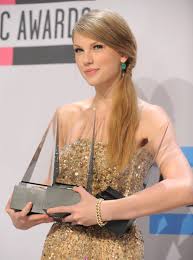 Resultado de imagem para fotos dos premios da taylor swift