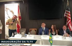 Eduardo Bolsonaro chora, cita temor de ser preso e critica Kim por declaração contra Flávio: 'Vontade de pegar de porrada'