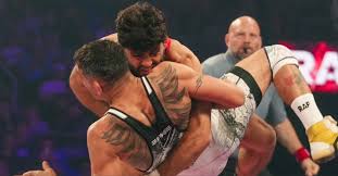 Armaan Saroukyan nocauteou Tony Ferguson em uma vitória dominante.