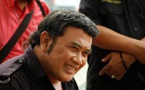 Akhirnya Bang Haji Rhoma Irama Siap Jadi Calon Presiden - 201211_13_193472p.JPG. KOMPAS IMAGES/RODERICK ADRIAN MOZES. Ekspresi Rhoma Irama ketika menyatakan ... - 201211_13_193472p