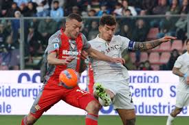 LIVE Alle 18.30 Cremonese-Verona: Nicola con Vardy-Bonazzoli, Zanetti sceglie il tridente Giovane-Sarr-Orban