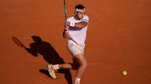 The statistic that positions Etcheverry as one of the worst tennis players in history against the top 10