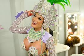 Andressa Urach usa fantasia avaliada em quase R$ 100 mil, mas admite: 'Adoraria vir peladona'