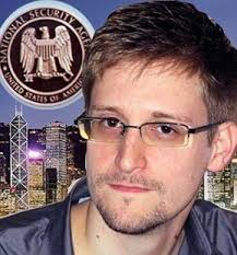 di Fabrizio Casari. Snowden va in Ecuador, anzi a Cuba, forse in Venezuela; macchè, è ancora a Mosca. L&#39;agitazione intorno alla sorte dell&#39;uomo più ... - edward-snowden-article-244723_tn