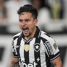 São Paulo negocia a contratação de Artur, atacante do Botafogo