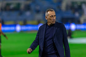 كيف تعامل الخليج مع رحيل دونيس لـ«الأخضر»؟