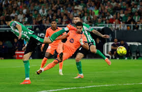 برشلونة يسحق بيتيس في الدوري بفضل ثلاثية توريس