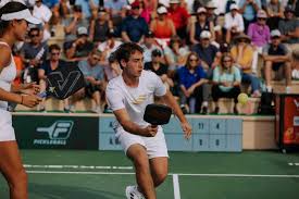 Tay vợt pickleball số 1 đôi nam thế giới Dylan Frazier giao lưu với người hâm mộ Việt Nam