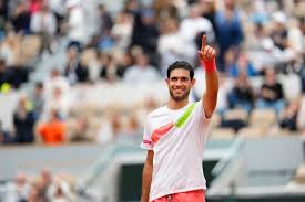 Tênis: português saca por baixo para fechar jogo e clima fica tenso