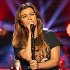Kelly Clarkson Chopped Bob Hair