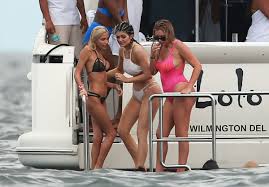 Kết quả hình ảnh cho kendall jenner bikini