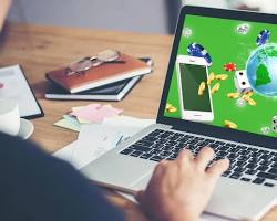 Gambar online casino website on a laptop screen