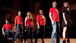Ryan Murphy 宣布《Glee》重启剧本完成，原班人马表态热情背后藏着流媒体怀旧收割的最后窗口