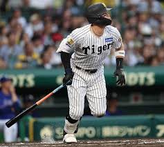 阪神・佐藤輝がバックスクリーンへ驚弾 打球速度は衝撃の180キロ！（スポニチアネックス）