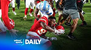 NFL Fans React to Mahomes' No-Fine, Chiefs Shutout Raiders