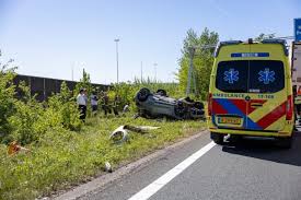 Dronken man crasht met kinderen in auto op A20