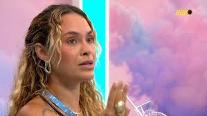 Sarah chora após discussão com Babu no BBB 26 e desabafa sobre fase difícil no reality