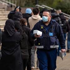 Lo que hay que saber del brote de meningitis en Reino Unido