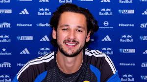 OFICIAL: Leeds reforça baliza com contratação recorde
