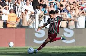 Fluminense entra em campo com ataque 100% estrangeiro