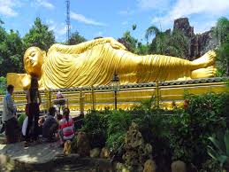 Hasil gambar untuk Mahavihara Majapahit Patung Budha Tidur Mojokerto