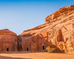 صورة زيارة المواقع التاريخية في السعودية
