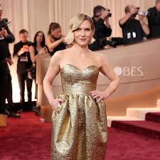 Rhea Seehorn Walked the Golden Globes Red Carpet in an On-Theme Color