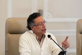 Petro denuncia persecución tras orden de captura contra Velásquez y Camargo - Imagen principal del artículo