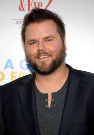 Tyler Labine - Tyler-Labine-photo-44373