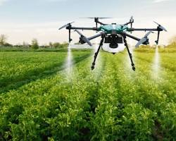 Imagen de diverse crops thriving in a field, with a drone flying overhead and a farmer checking a soil sensor