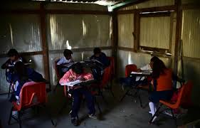 México restringe el uso de celulares en las escuelas