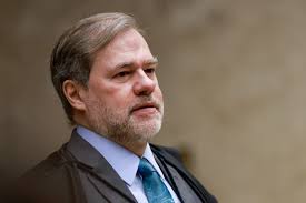 Toffoli pretende manter relatoria do caso Master após novas implicações com familiares