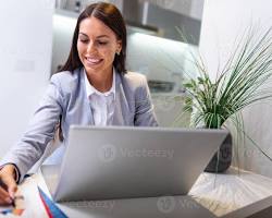 Image de person watching online course on laptop