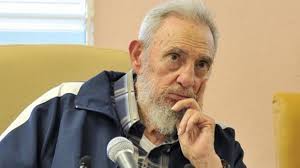 El expresidente cubano Fidel Castro, de 87 años de edad, reapareció en público este miércoles en la inauguración de un estudio de arte en La Habana, ... - fidel-castro-reaparece