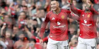 Manchester United vence Liverpool ao intervalo: veja os golos de Matheus Cunha e Sesko