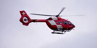 Sundlauenen BE: Motorradfahrer bei Unfall mit Auto schwer verletzt