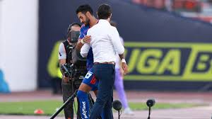 Carlos Caszely le da una nueva estocada a Juan Martín Lucero tras la lesión del argentino