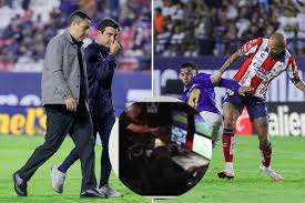 Intruso se mete en la cabina del VAR en el Atlético de San Luis vs Pumas: Está prohibido por FIFA