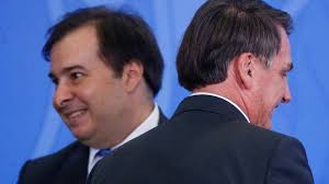 Bolsonaro pode usar fundão no combate à covid-19, diz Maia
