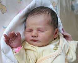 Chłopiec urodził się 2 września o godz. 00:10. Wiktor Arkabuz. 13. Maja Stępień, córka Katarzyny i Damiana. Dziewczynka urodziła się 1 września o godz. - 3-09-12
