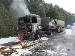 BR-277 é liberada após incêndio em caminhão na região de Alexandra, em Paranaguá