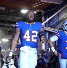 Dorian Williams suffers injury on opening kickoff against Denver Broncos