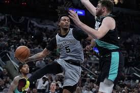Rising Stars shaping up as college reunion for Spurs' Castle, Harper