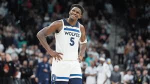 Ayo Dosunmu playing during NBA playoffs