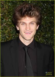 images?q=tbn:ANd9GcSMLE1S8qNBENjVBiEg-uf35-D_MtuZ3NuKQORYIfjECIXomOZM-A