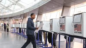 Una jueza federal prohíbe permanentemente el requisito impuesto por Trump de probar la nacionalidad para votar
