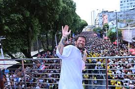 Saulo Fernandes faz prévia de tradicional pipoca em Salvador