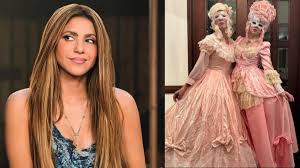 Shakira Celebra Halloween en Bogotá con Disfraz Rococó y sus Hijos