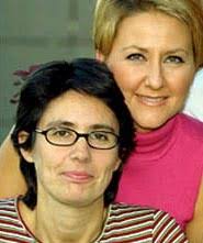 Luz Aldama (con gafas) junto a Inmaculada Galván, presentadora del programa madrileño. - 1118851343_1