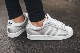 Resultado de imagem para superstar adidas
